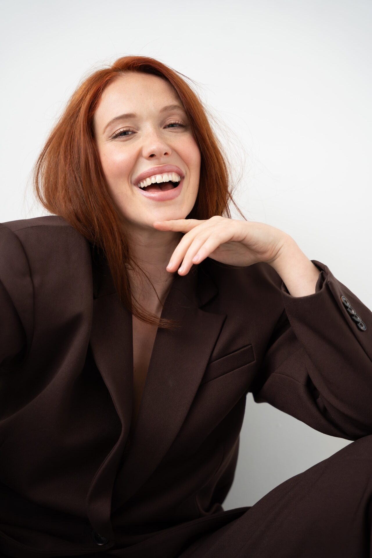 Marit laughing, chin resting on her hand